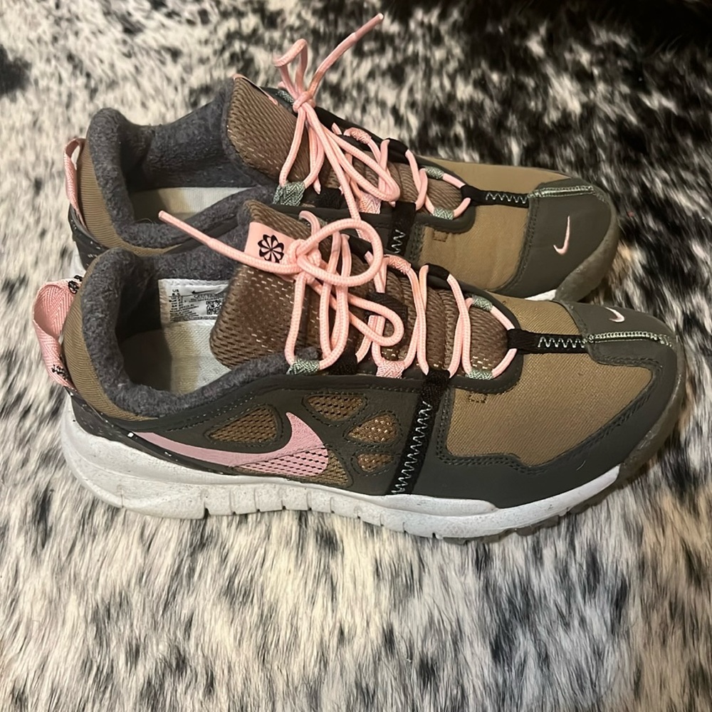 Nike tennis shoes